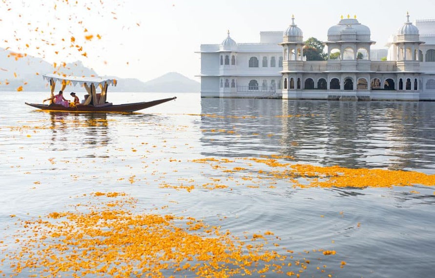 Ultra Luxury Oberoi Hotels Golden Triangle with Udaipur Tour