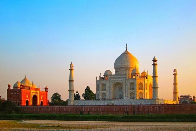 Same Day Taj Mahal Agra tour with Fatehpur Sikri from Delhi by car